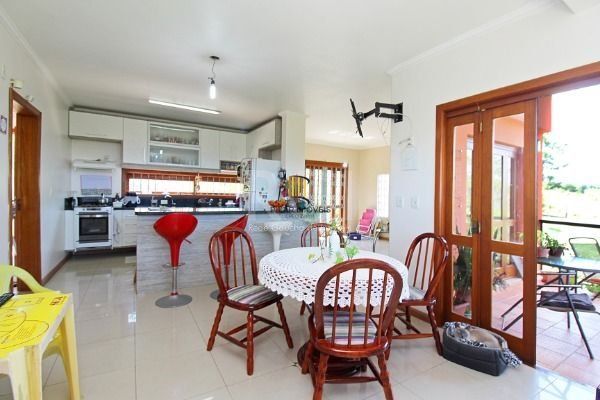 Casa Condominio em Porto Alegre, no bairro Glória, com 3 dormitório(s), e 3 banheiros, à venda.