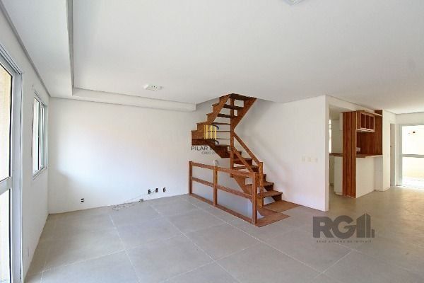 Casa Condominio em Porto Alegre, no bairro Pedra Redonda, com 3 dormitório(s), e 3 banheiros, à venda.