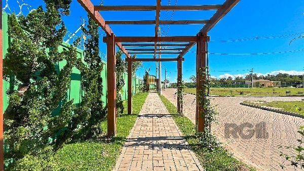 Casa Condominio em Porto Alegre, no bairro Hípica, com 3 dormitório(s), e 3 banheiros, à venda.