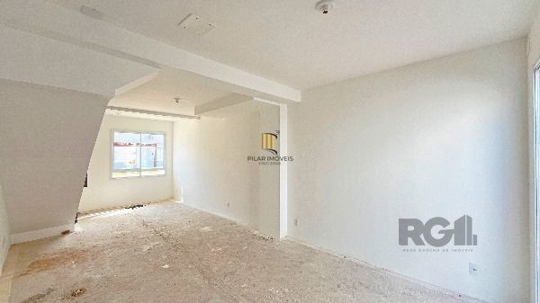 Casa em Porto Alegre, no bairro Vila Nova, com 2 dormitório(s), e 2 banheiros, à venda.