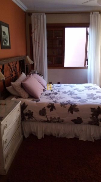 Casa para Venda - 254m², 5 dormitórios, sendo 1 suites, 4 vagas - Ipanema