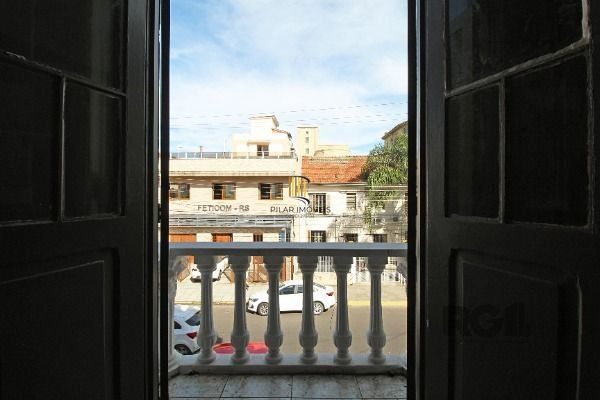 Casa em Porto Alegre, no bairro Floresta, com 3 dormitório(s), e 3 banheiros, à venda.
