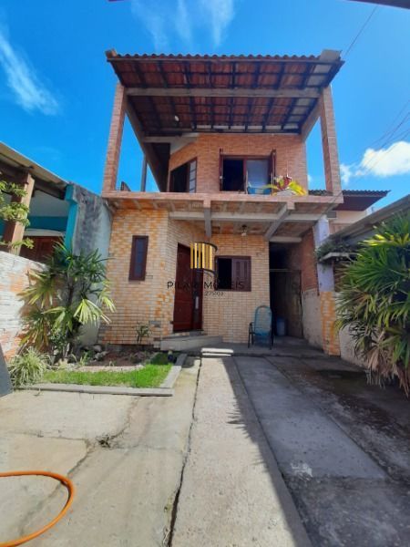 Sobrado em Porto Alegre, no bairro Hípica, com 2 dormitório(s), e 2 banheiros, à venda.