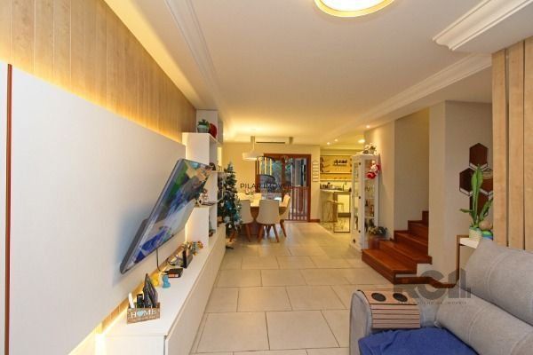 Casa 3 dormitórios no bairro Hípica