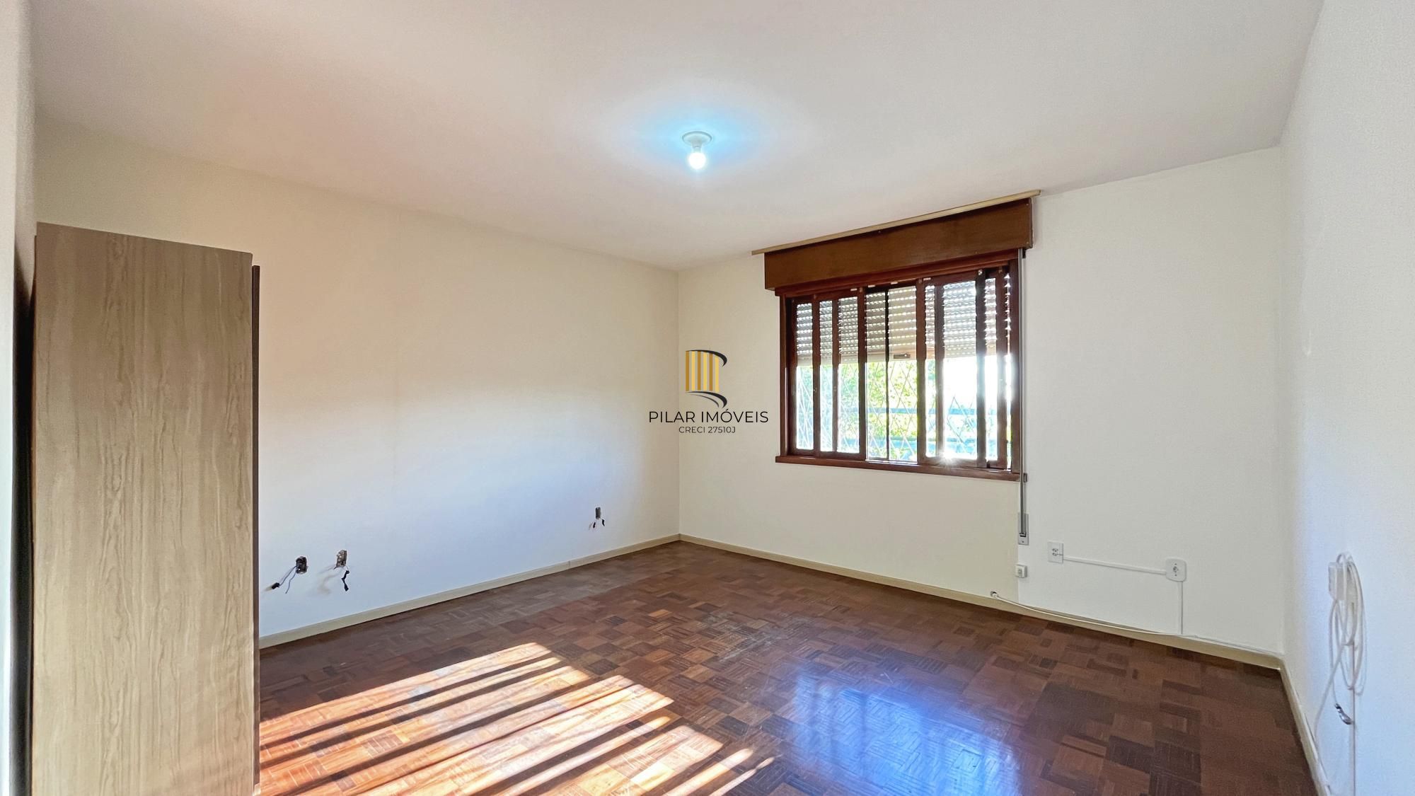 Casa 4 dormitórios no bairro Glória