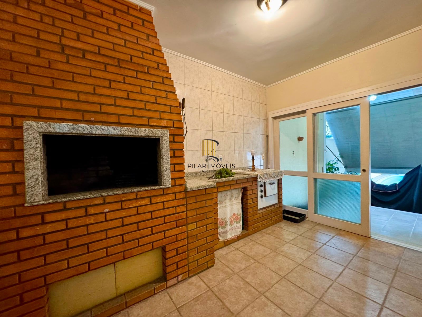 Casa 4 dormitórios 295m2 área construída bairro Nonoai