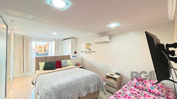 Casa em Porto Alegre, no bairro Hípica, com 3 dormitório(s), e 3 banheiros, à venda.