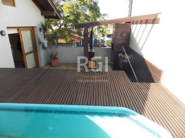 Casa 4 dormitórios no bairro Ipanema