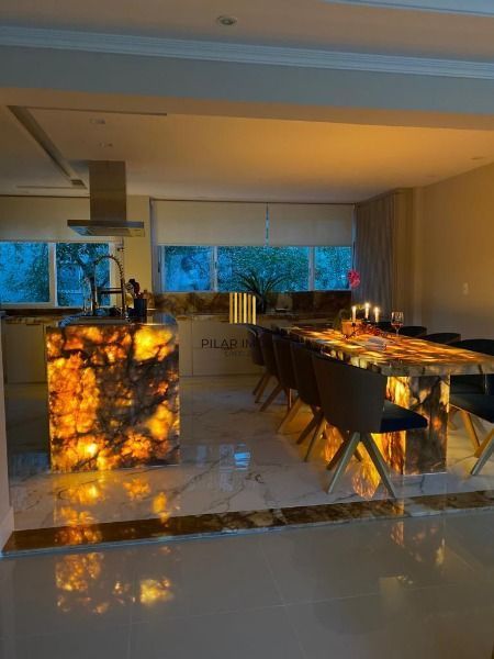 Apartamento em Porto Alegre, no bairro Petrópolis, com 3 dormitório(s), e 3 banheiros, à venda.
