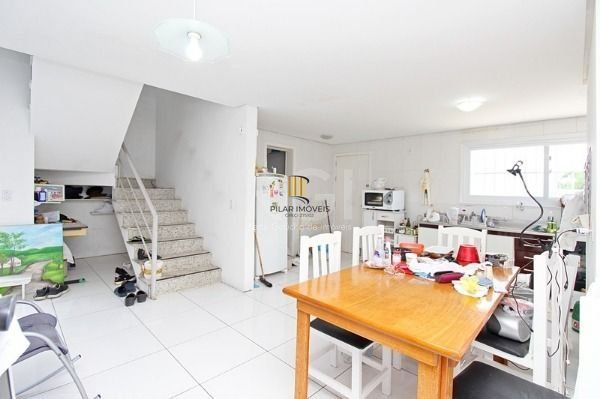 Casa em Porto Alegre, no bairro Aberta dos Morros, com 3 dormitório(s), e 3 banheiros, à venda.