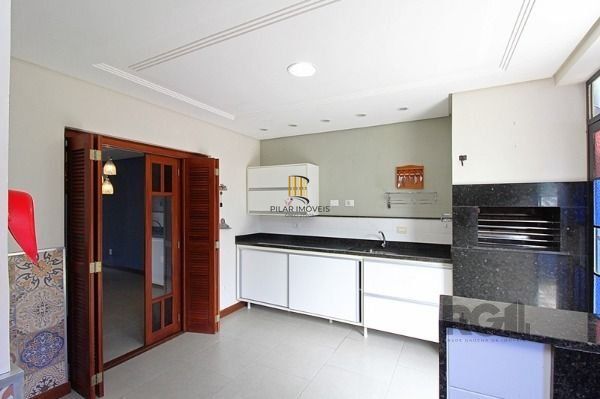 Casa em Porto Alegre, no bairro Hípica, com 3 dormitório(s), e 3 banheiros, à venda.