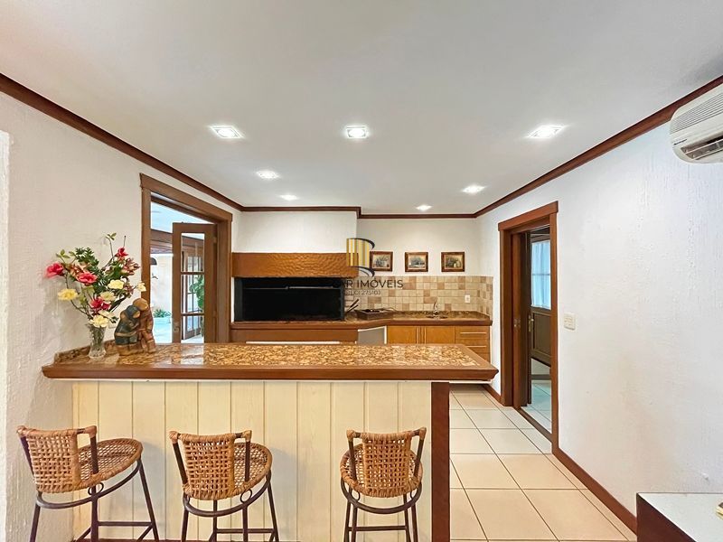 Terra Ville - Casa com 384 m² - fundo para o lago , semi mobiliada , com 3 suites e piscina .