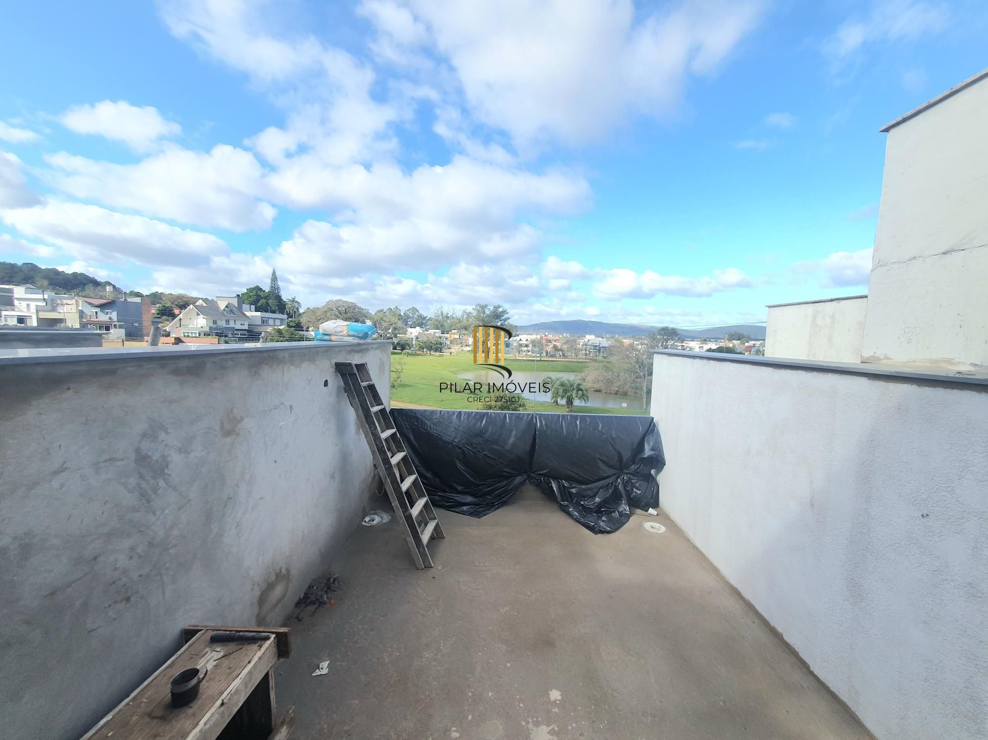 Casa em Porto Alegre, no bairro Hípica, com 2 dormitório(s), e 2 banheiros, à venda.
