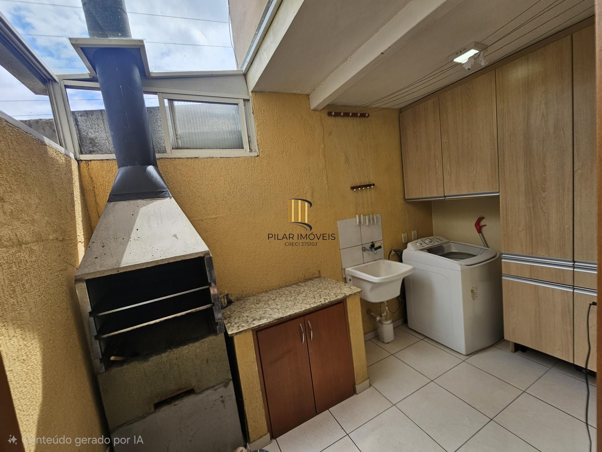 Casa 3 dormitórios em condomínio no bairro Camaquã, a 50 mts da Otto Niemayer.