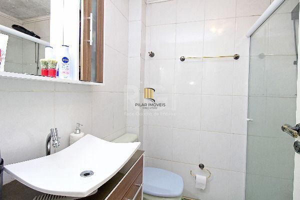 Casa em Porto Alegre, no bairro Ipanema, com 3 dormitório(s), e 3 banheiros, à venda.