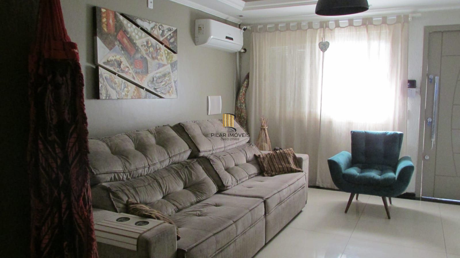 Casa na Zona sul de Porto Alegre com 02 dormitórios e pátio.