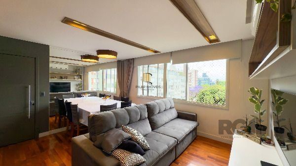 Apartamento em Porto Alegre, no bairro Rio Branco, com 3 dormitório(s), e 3 banheiros, à venda.