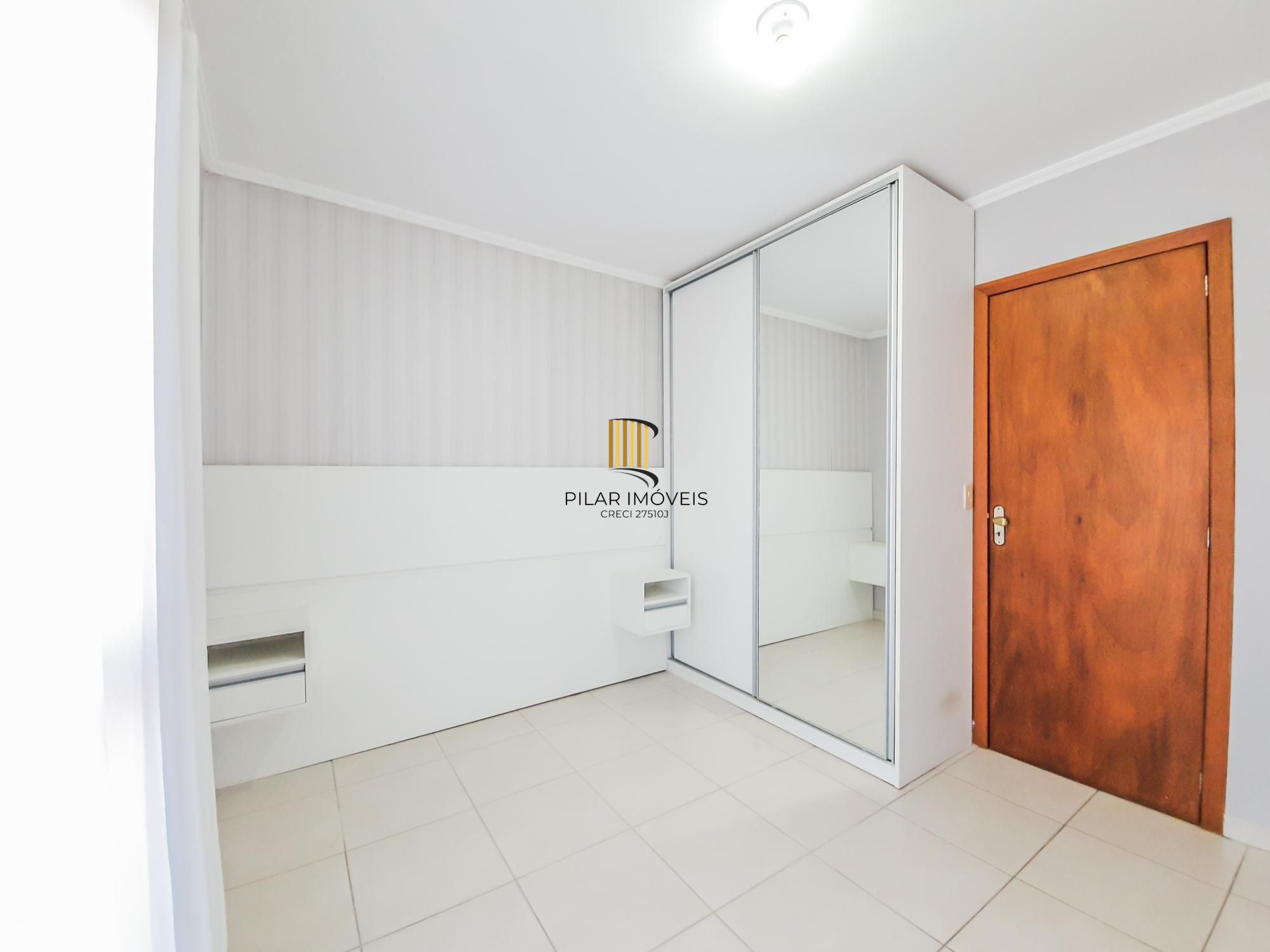 Otimo sobrado com 3 dormitórios sendo 2 suites no bairro Guaruja