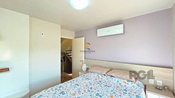 Casa em Porto Alegre, no bairro Hípica, com 3 dormitório(s), e 3 banheiros, à venda.