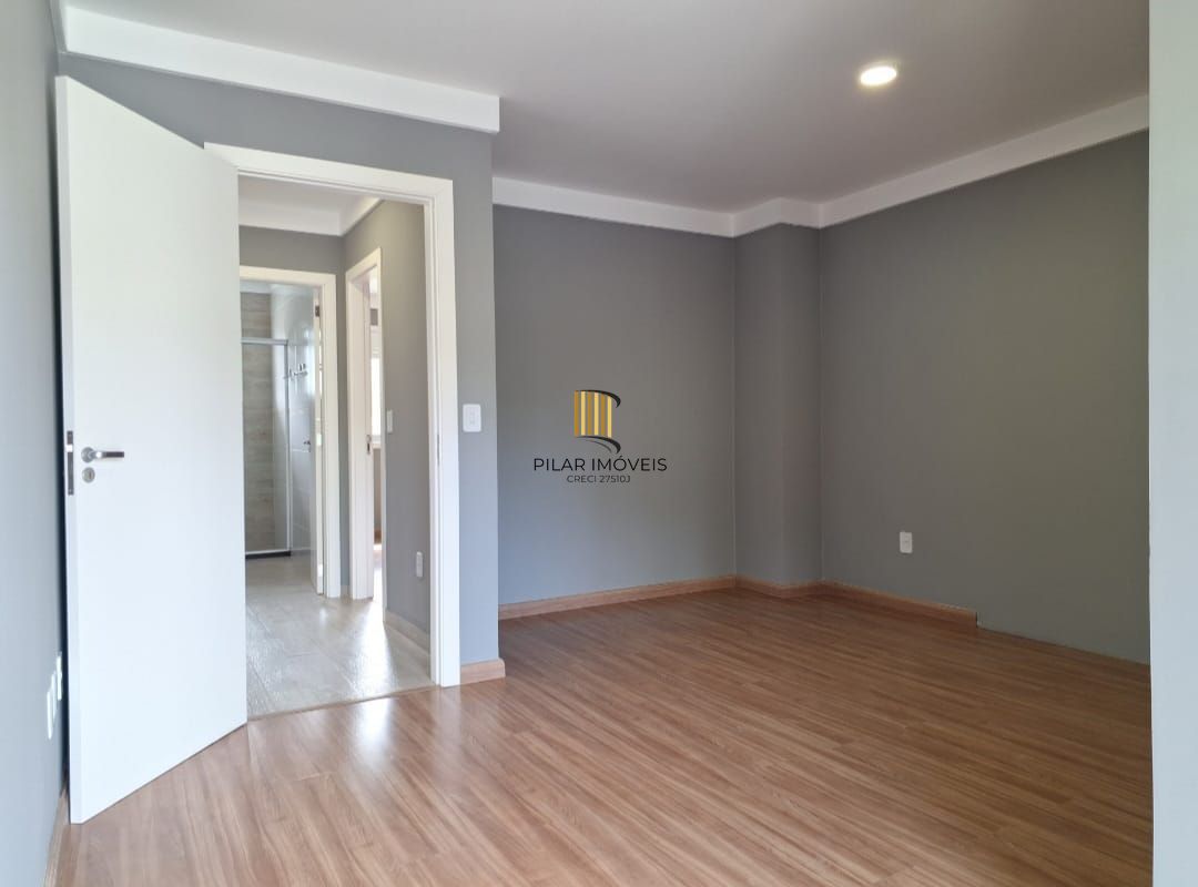 Casa 3 dormitórios no bairro Hípica