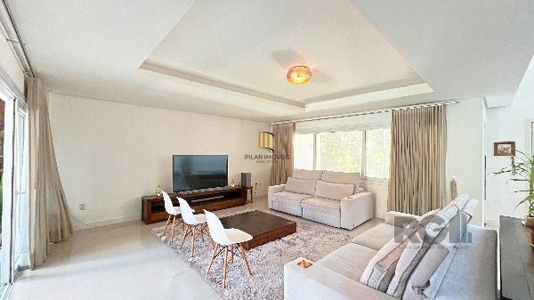 Casa Condominio em Porto Alegre, no bairro Hípica, com 3 dormitório(s), e 3 banheiros, à venda.