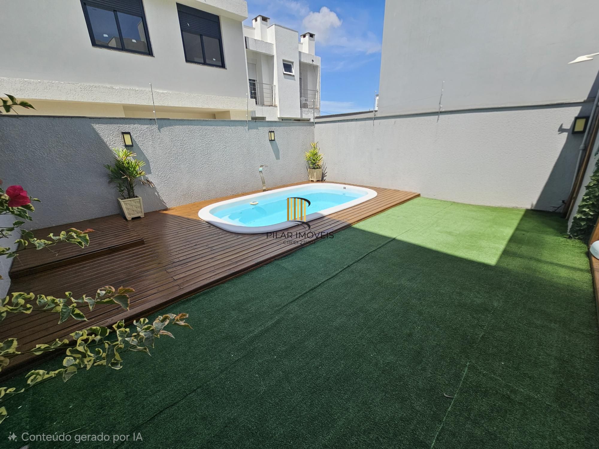 Lindo sobrado com 3 suítes  e piscina aquecida no Residencial lagos de Ipanema !