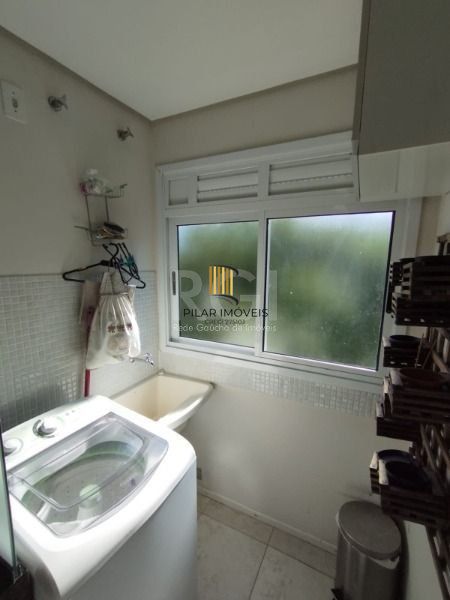 Apartamento em Porto Alegre, no bairro Ipanema, com 2 dormitório(s), e 2 banheiros, à venda.