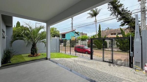 Casa em Porto Alegre, no bairro Ipanema, com 3 dormitório(s), à venda.