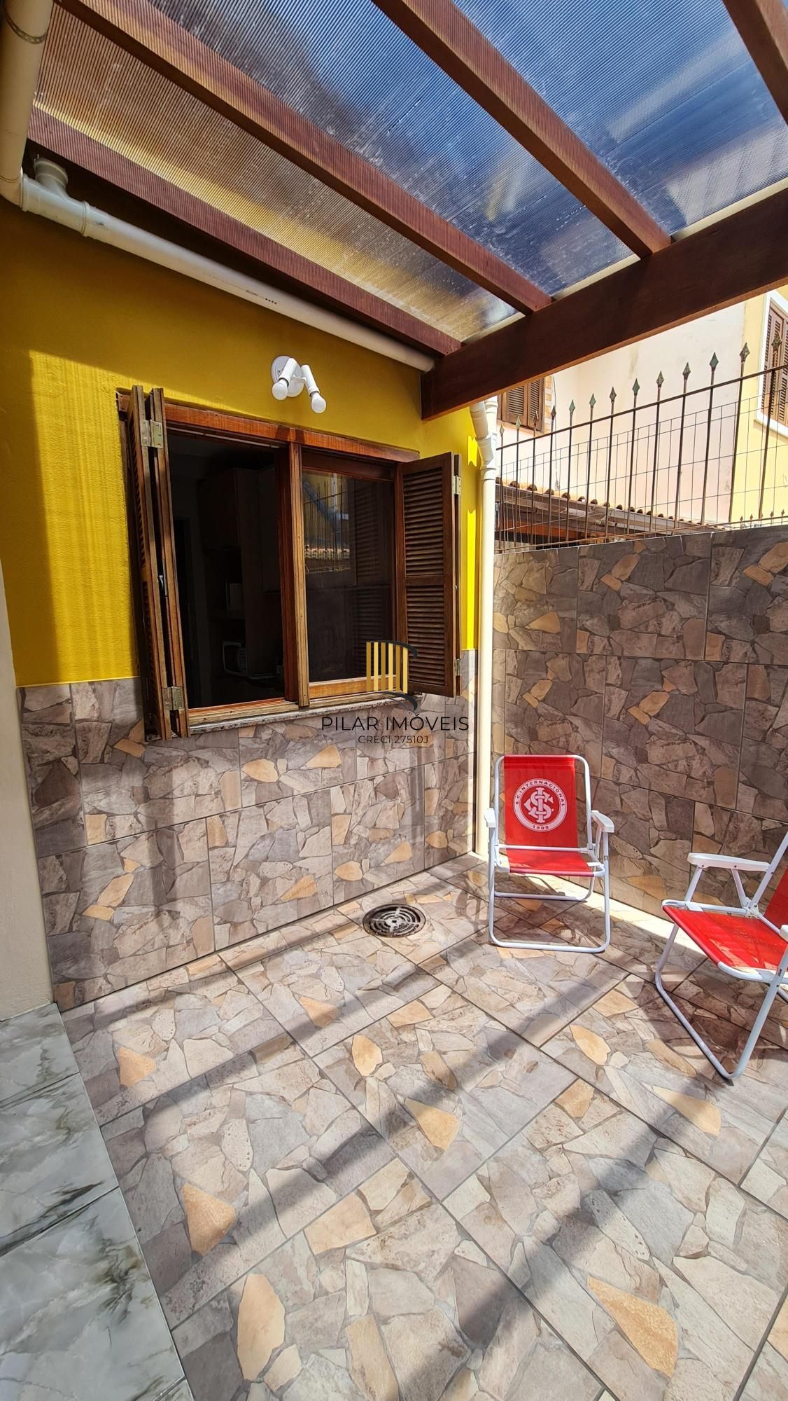 Casa 2 dormitórios no bairro Hípica