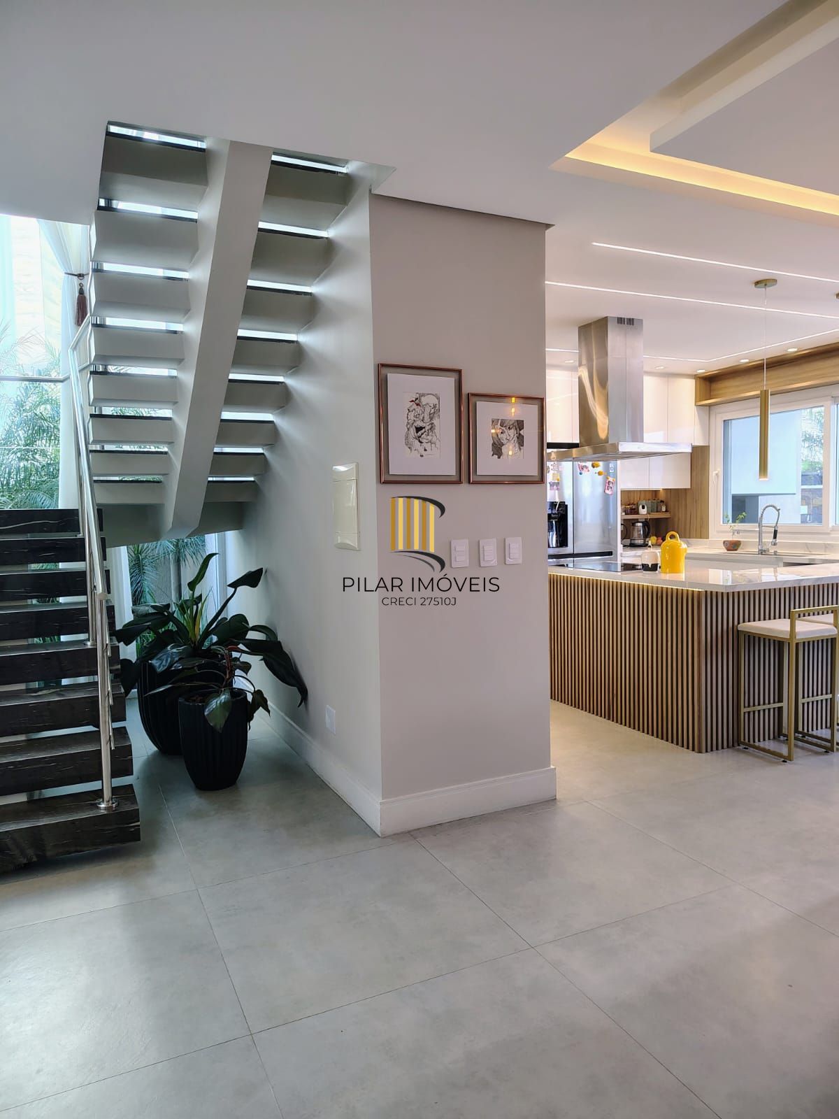 **Espetacular Casa de Condomínio com 3 suítes, Piscina com aquecimento**