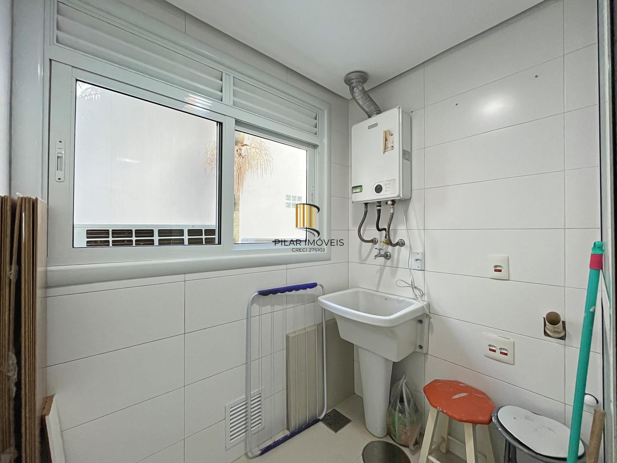 Excelente Apto com 102 m² de 3 dormitórios sendo um suíte com duas vagas no Menino Deus