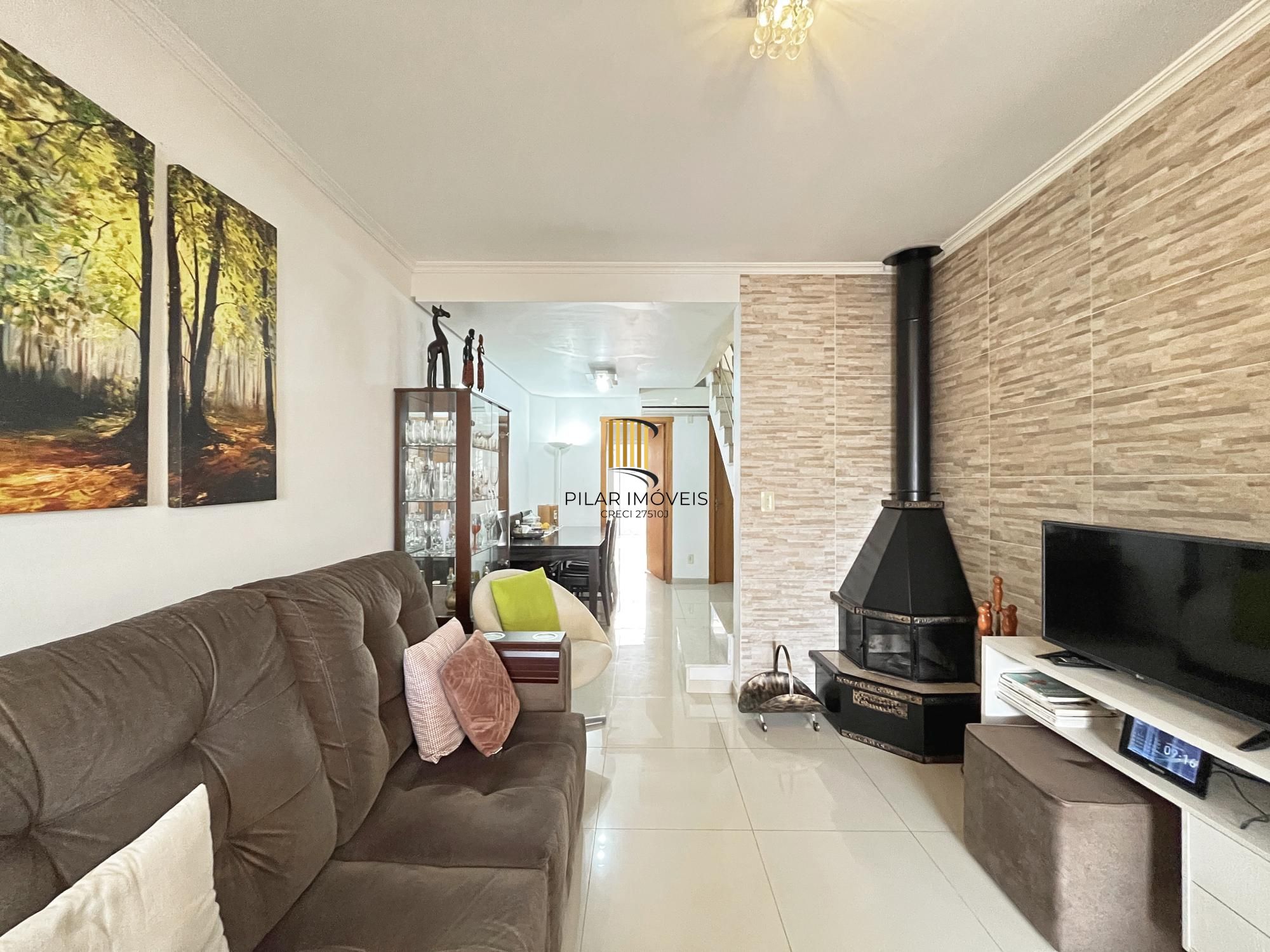 Casa 2 dormitórios no bairro Hípica