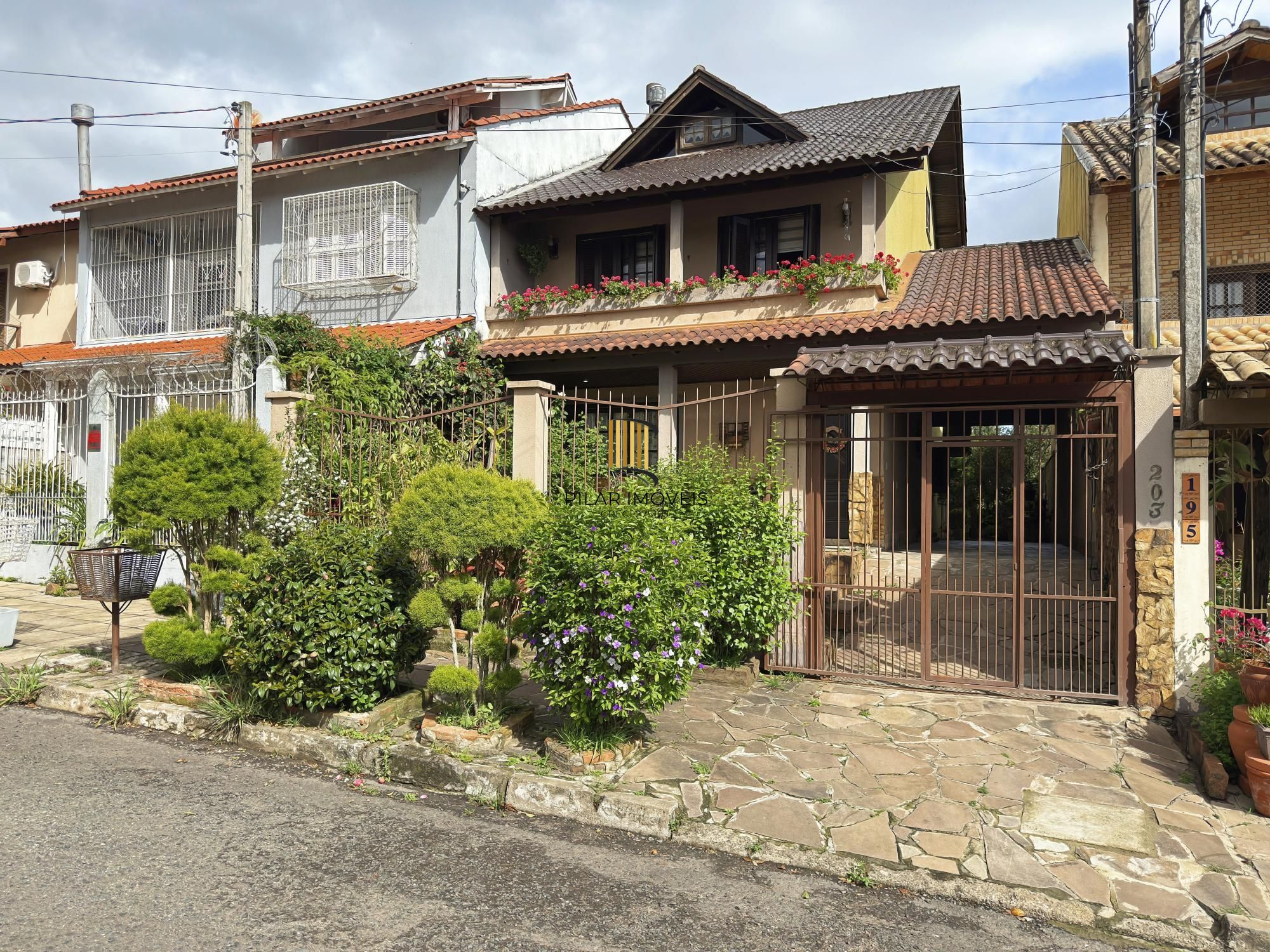 Excelente sobrado com 255 m² de área privativa 3 dormitórios com opção do 4 dormitórios