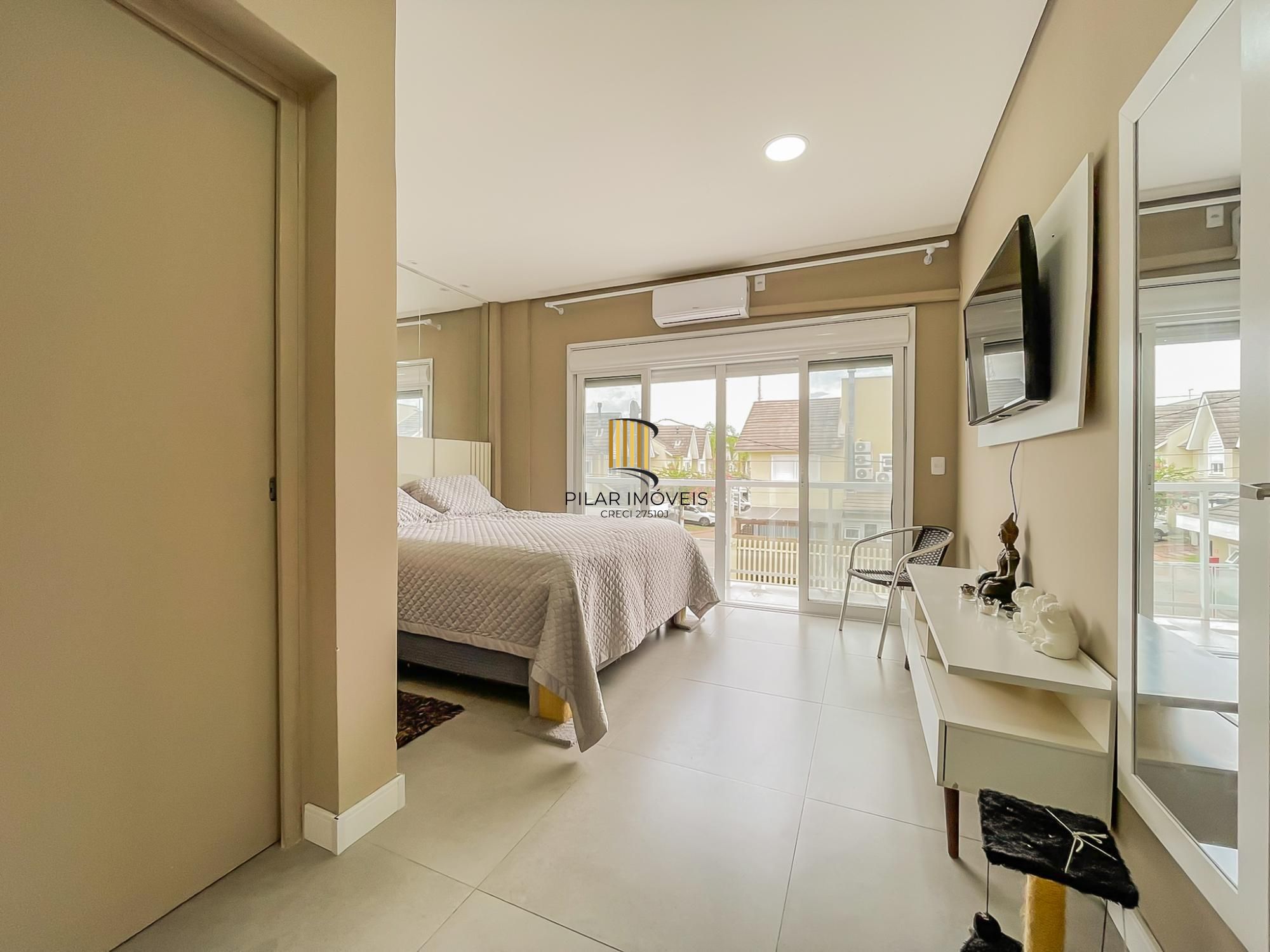 Casa 3 dormitórios no bairro Hípica