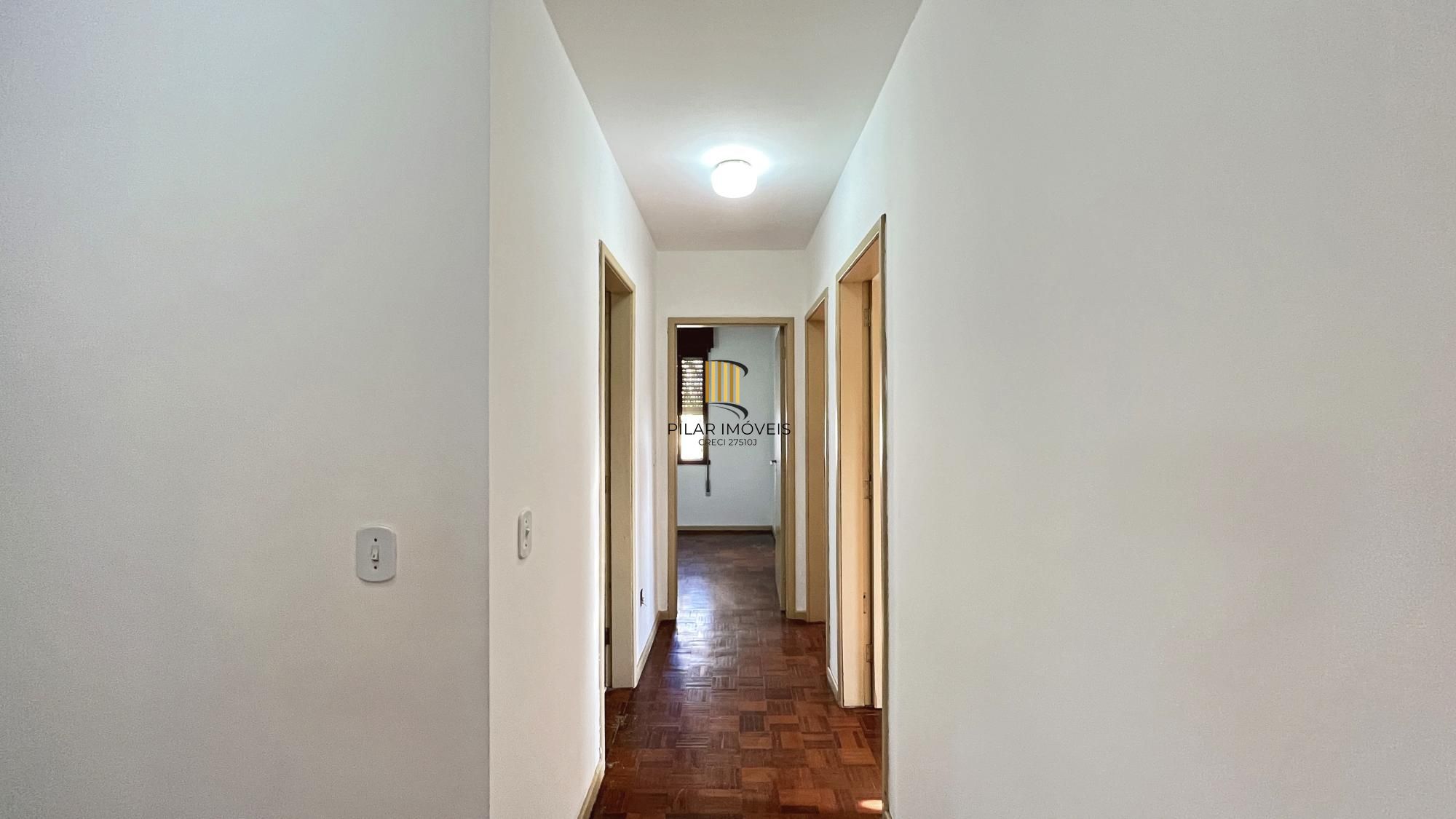 Casa 4 dormitórios no bairro Glória