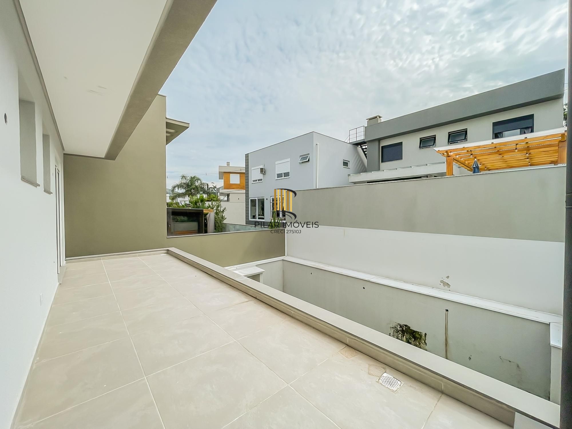 No Mirante do Lago, excelente residência com 3 suítes