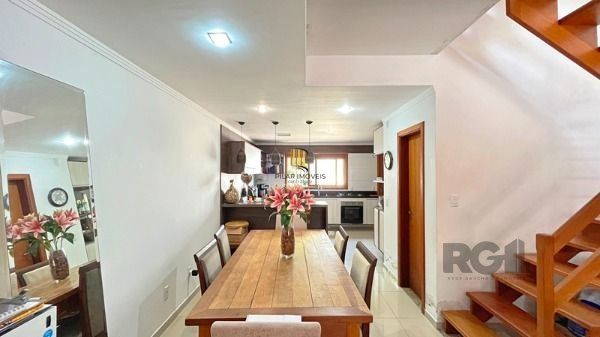 Casa em Porto Alegre, no bairro Tristeza, com 3 dormitório(s), e 3 banheiros, à venda.