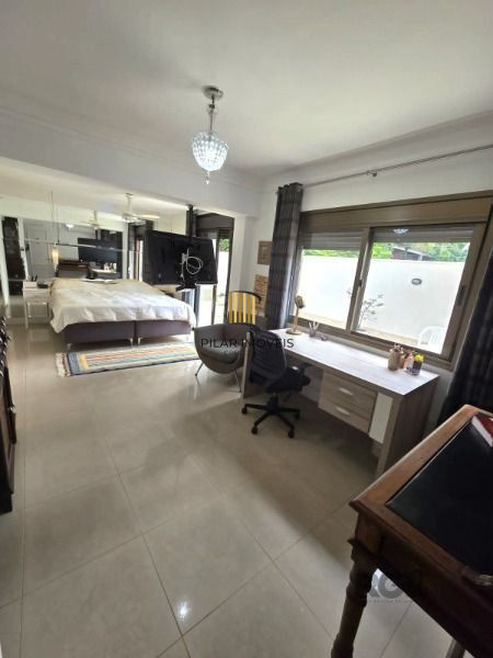 Apartamento em Porto Alegre, no bairro Auxiliadora, com 4 dormitório(s), e 4 banheiros, à venda.