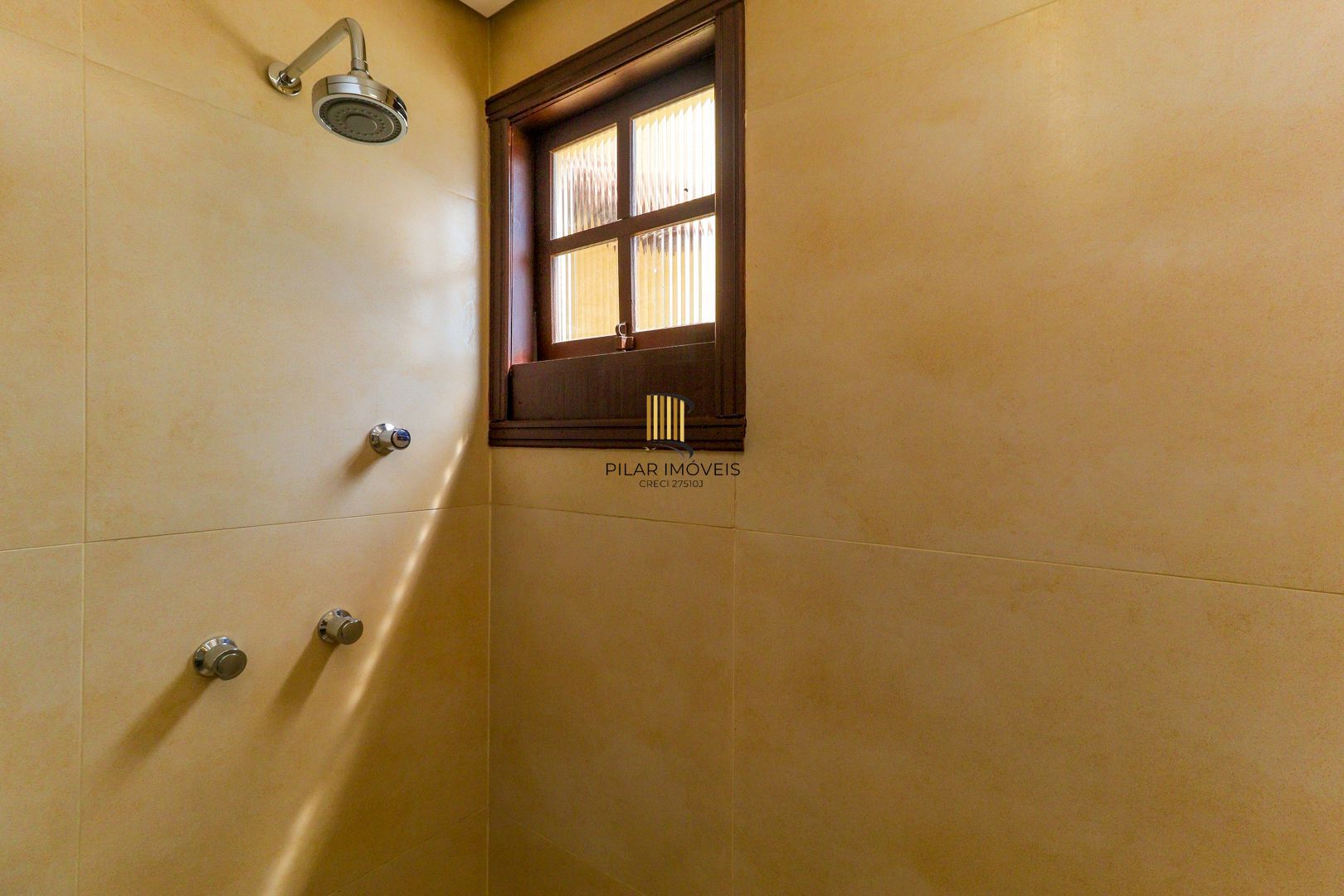 Excelente residência com 4 dormitórios