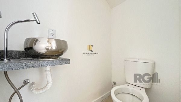 Casa Condominio em Porto Alegre, no bairro Ipanema, com 3 dormitório(s), e 3 banheiros, à venda.