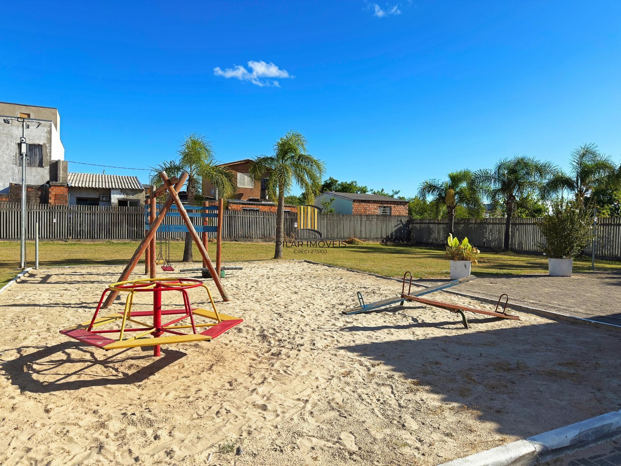 Casa Condominio em Porto Alegre, no bairro Ponta Grossa, com 2 dormitório(s), e 2 banheiros, à venda.