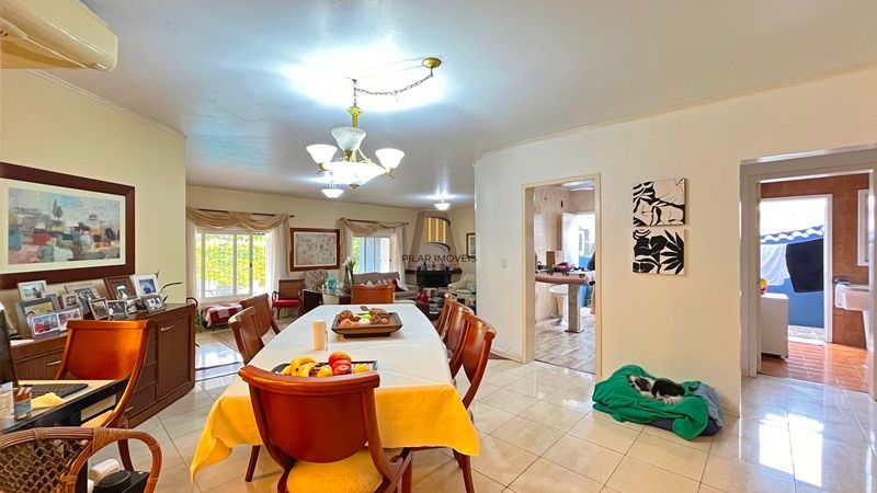 Casa de esquina com 285m², 3 dormitórios, sendo 1 suites, 4 vagas - amplo pátio com piscina,  Residencial Bahamas