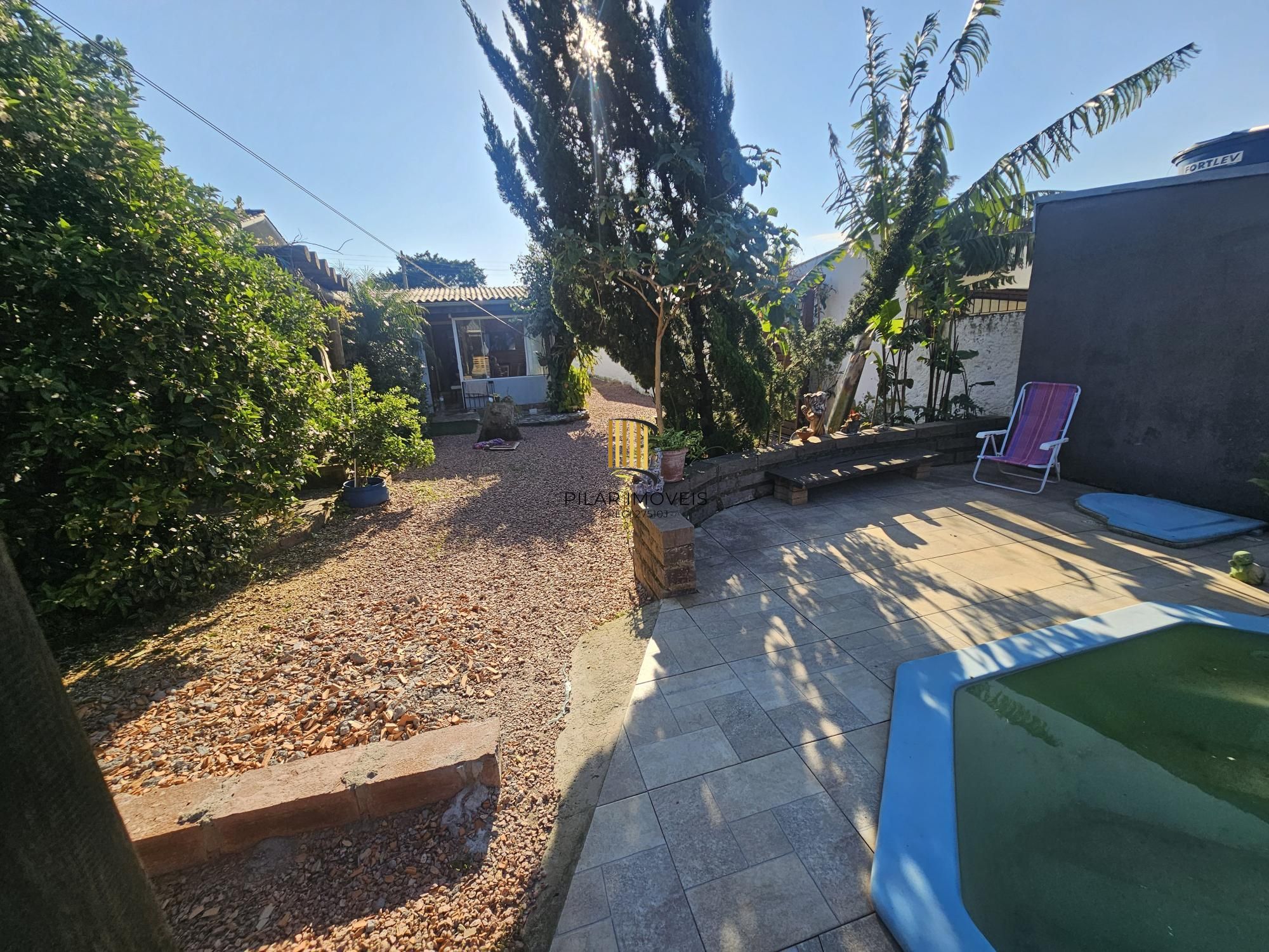 Casa para Venda - 79.22m² 2 dormitórios, + casa de 1 dormitório nos fundos, piscina e quiosque com churrasqueira - Espirito Santo