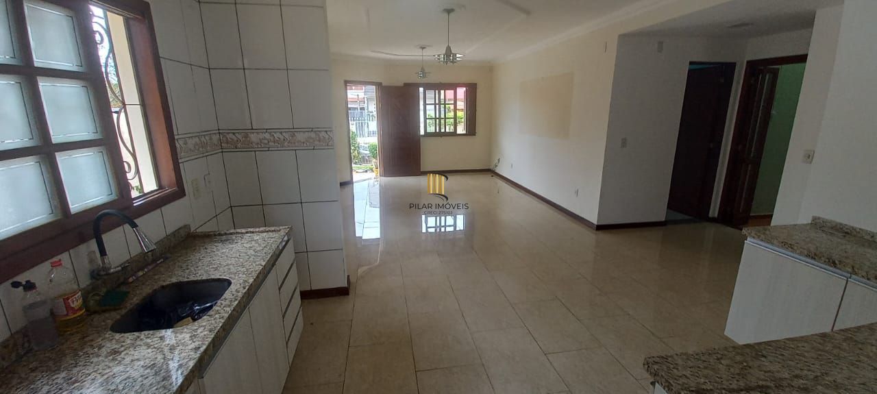 Casa 3 dormitórios no bairro Guarujá