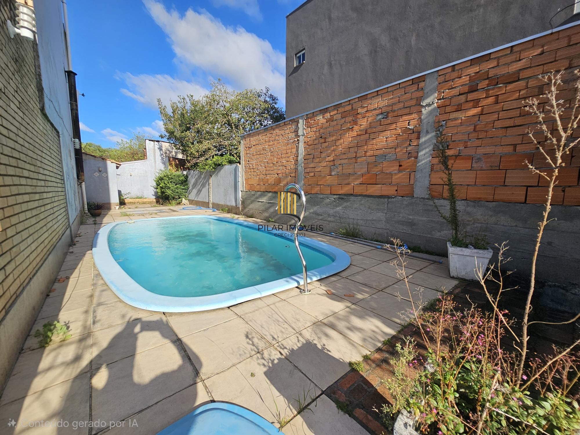 Casa com piscina para Venda - 189.91m², 3 dormitórios, sendo 1 suítes, 2 vagas - Hípica