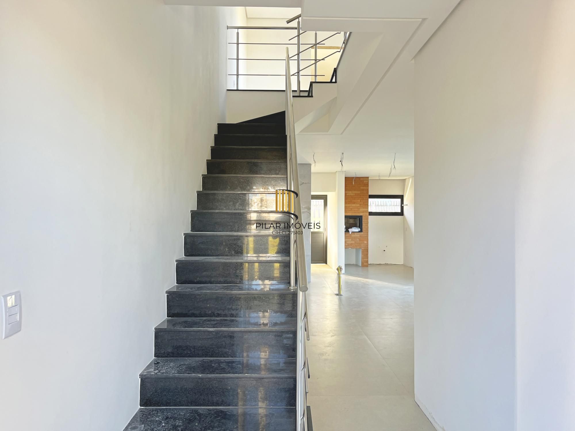 Casa em Porto Alegre, no bairro Hípica, com 3 dormitório(s), e 3 banheiros, à venda.