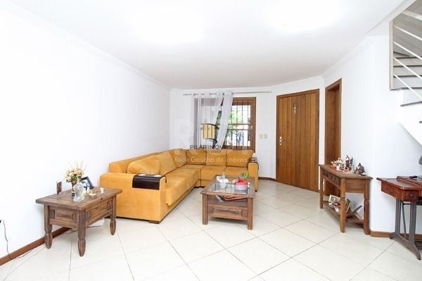 Casa em Porto Alegre, no bairro Espírito Santo, com 3 dormitório(s), à venda.