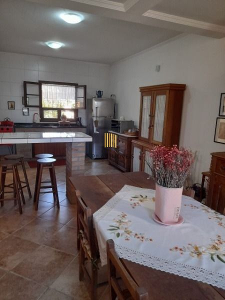 Casa 3 dormitórios no bairro Ipanema