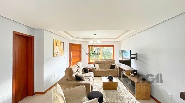 Casa em Porto Alegre, no bairro Hípica, com 3 dormitório(s), e 3 banheiros, à venda.