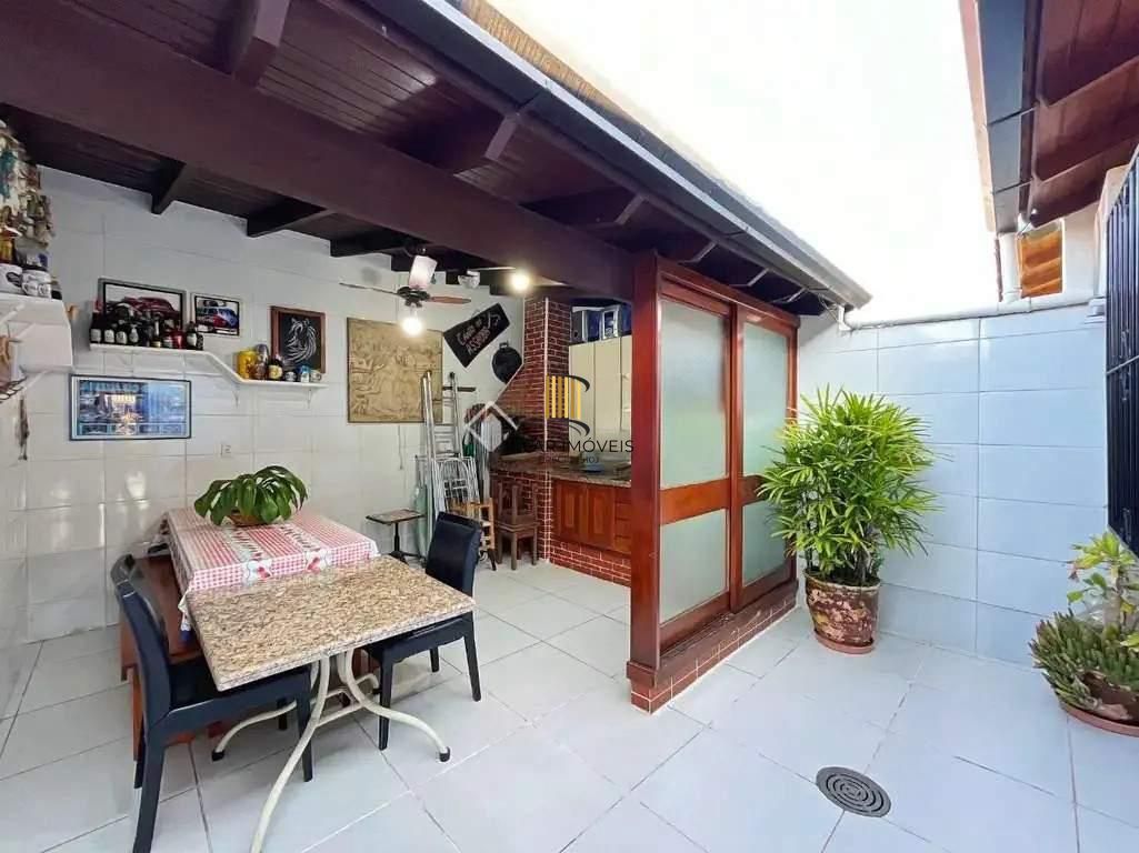 Casa 2 dormitórios no bairro Hípica